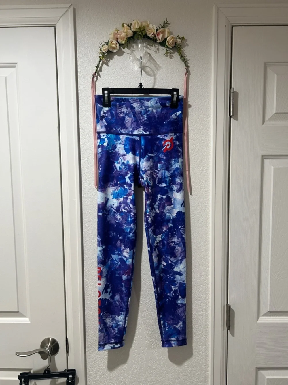 Peloton x WITH Blue Moves Reversible High Waisted Leggings - Picture 4 of 10